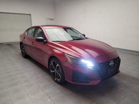 Used 2023 Nissan Altima 2.5 SR w/ SR Premium Package FWD image 13