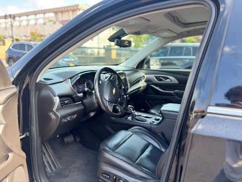 Used 2021 Chevrolet Traverse LT w/ LT Premium Package AWD/4WD image 9