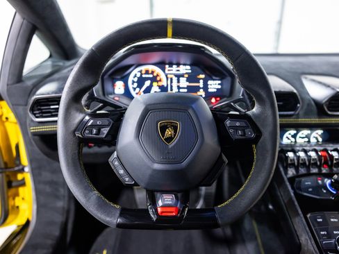 Used 2018 Lamborghini Huracan Performante image 37