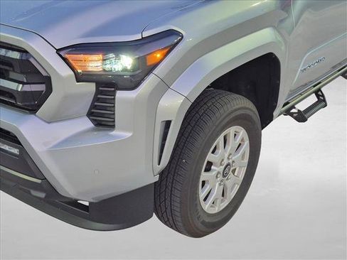 Used 2024 Toyota Tacoma SR5 w/ SR5 Upgrade Package AWD/4WD image 10