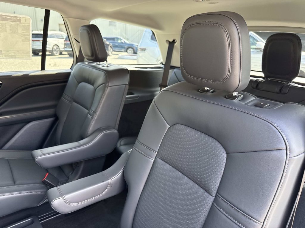 New 2027 Lincoln Aviator 2WD image 14