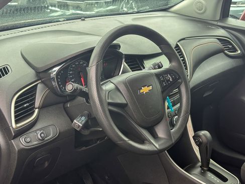 Used 2017 Chevrolet Trax LS FWD image 24