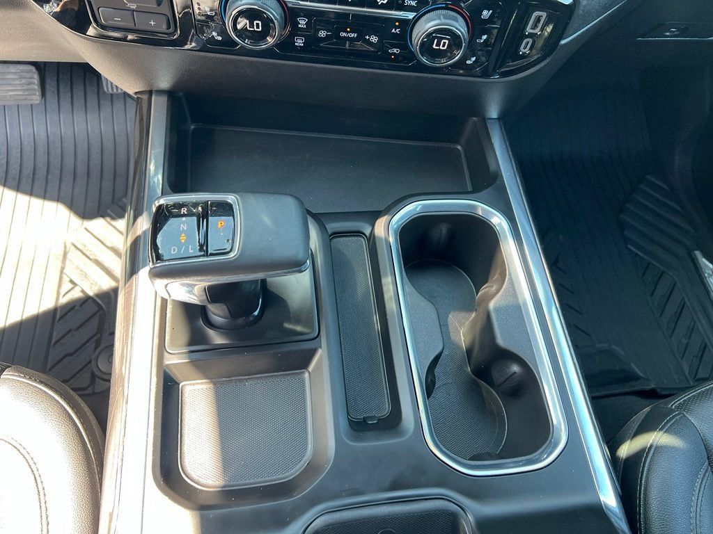 Used 2024 Chevrolet Silverado 1500 LTZ AWD/4WD image 32