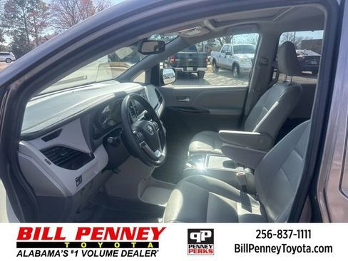 Used 2020 Toyota Sienna XLE image 20