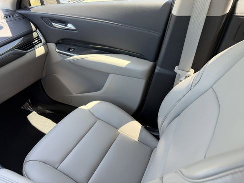 Used 2023 Cadillac XT4 Premium Luxury image 16