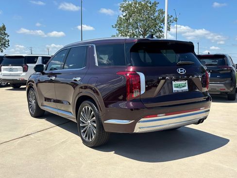 Used 2023 Hyundai Palisade Calligraphy FWD image 2