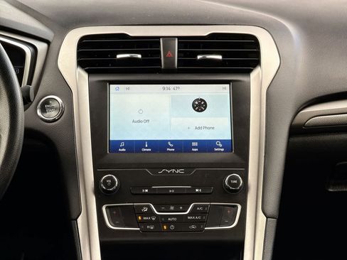 Used 2020 Ford Fusion SE FWD image 28