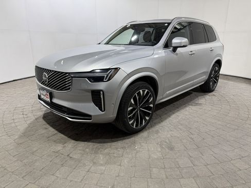 Used 2025 Volvo XC90 B6 Plus image 3