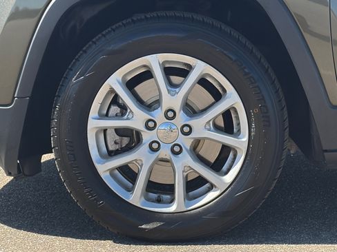 Used 2021 Jeep Cherokee Trailhawk w/ Sun, Sound & Nav Group image 11