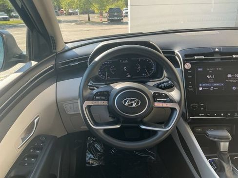 Certified 2024 Hyundai Tucson SEL FWD image 17