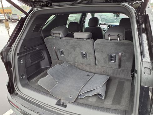 Used 2024 Chevrolet Traverse LT FWD image 23