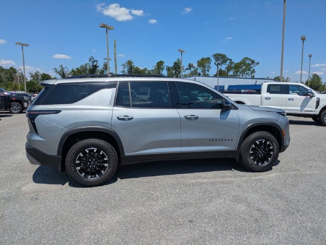 Used 2025 Chevrolet Traverse Z71 w/ Enhanced Driving Package AWD/4WD image 3