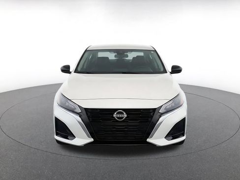 Used 2025 Nissan Altima 2.5 SV FWD image 2