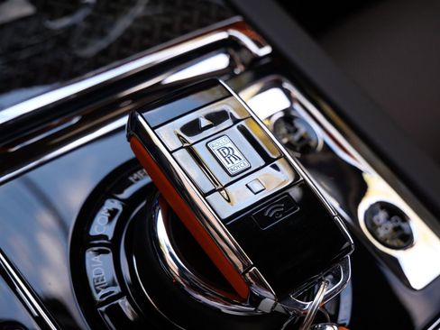 Used 2022 Rolls-Royce Cullinan Black Badge AWD/4WD image 35