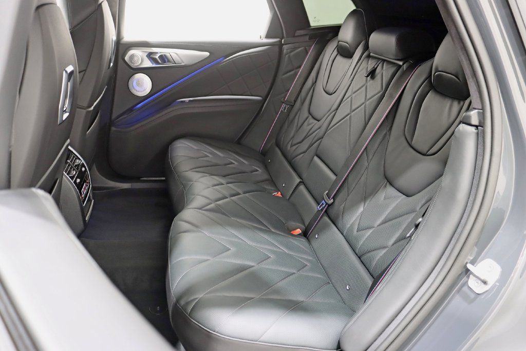 Used 2023 BMW XM AWD/4WD image 31