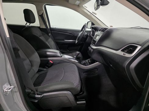 Used 2019 Dodge Journey SE image 21