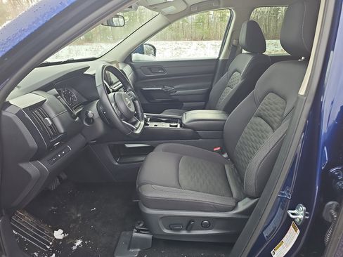 Certified 2025 Nissan Pathfinder SV image 14