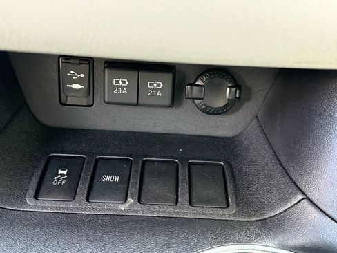Used 2019 Toyota Highlander XLE FWD image 27