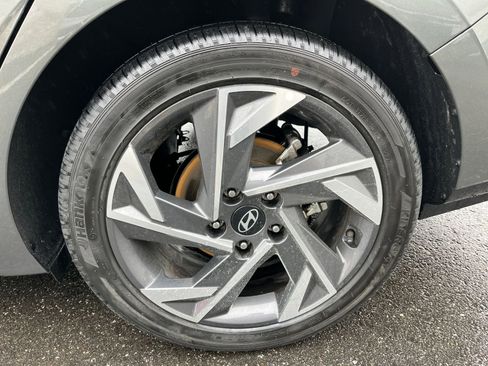 Used 2025 Hyundai Elantra SEL image 31