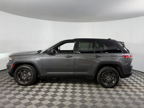 Used 2024 Jeep Grand Cherokee Trailhawk w/ Luxury Tech Group III AWD/4WD image 11