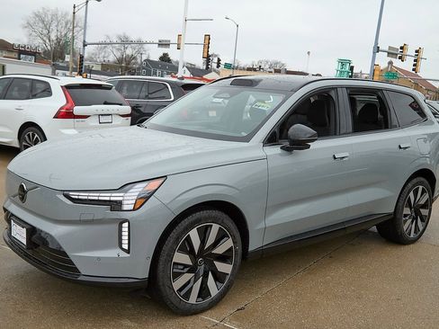 New 2025 Volvo EX90 Ultra image 6