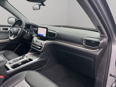 Used 2024 Ford Explorer XLT w/ Equipment Group 202A image 28