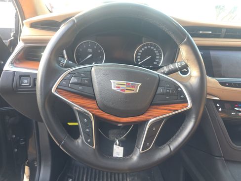 Used 2017 Cadillac XT5 Platinum image 14