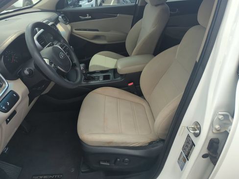 Used 2019 Kia Sorento FWD V6 image 12