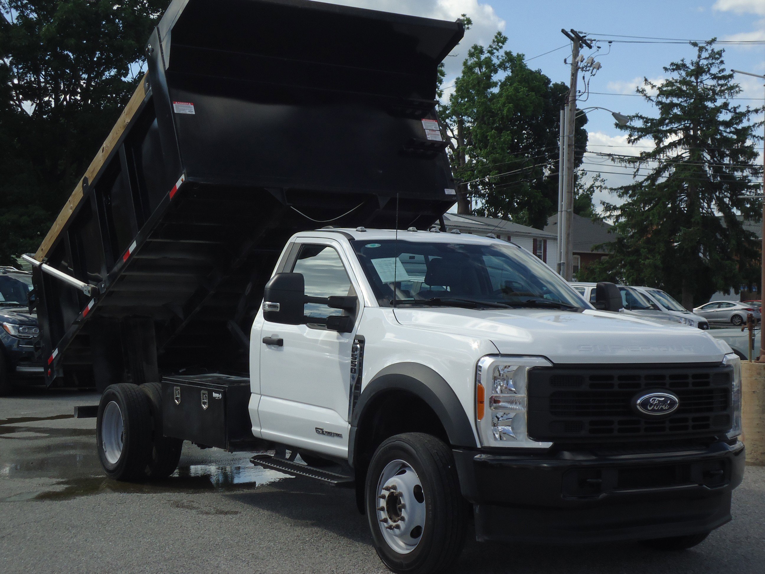 Used 2023 Ford F550 4x4 Regular Cab Super Duty image 1