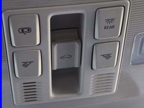 Used 2024 Volkswagen Taos SE image 28