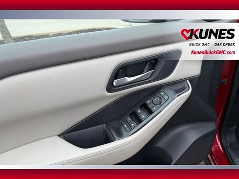 Used 2025 Nissan Rogue SV image 5