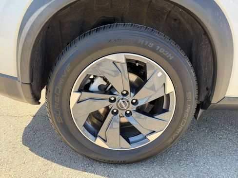 Used 2025 Nissan Rogue SV FWD image 32