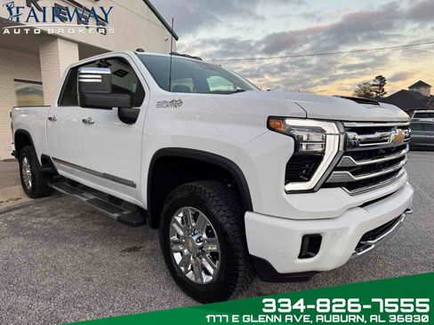 Used 2024 Chevrolet Silverado 2500 High Country w/ High Country Premium Package AWD/4WD image 4