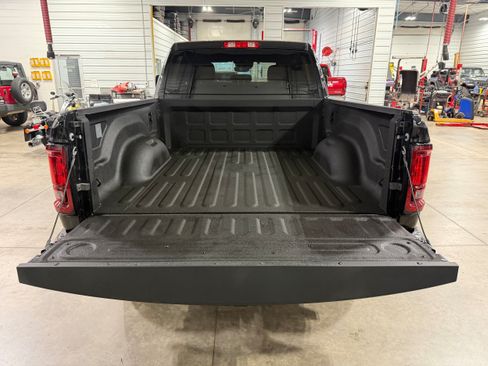 Used 2025 RAM 2500 Big Horn AWD/4WD image 28