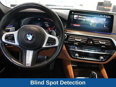 Used 2021 BMW 530i w/ M Sport Package RWD image 6