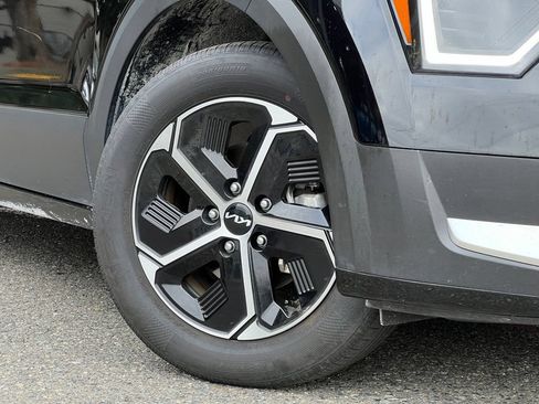Certified 2025 Kia Niro LX FWD image 2