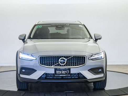 Certified 2025 Volvo V60 B5 Cross Country Plus AWD/4WD image 7