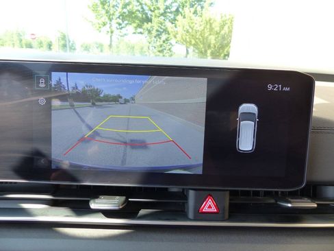 Used 2025 Kia Carnival EX FWD image 31