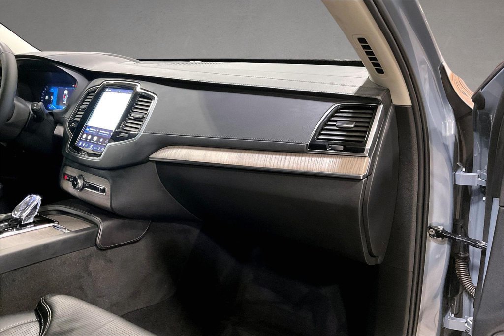 Certified 2023 Volvo XC90 B6 Ultimate w/ Protection Package Premier AWD/4WD image 28