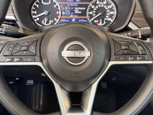 Used 2025 Nissan Altima 2.5 SV FWD image 6