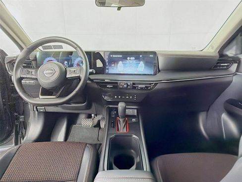 Used 2025 Nissan Kicks SR AWD/4WD image 4