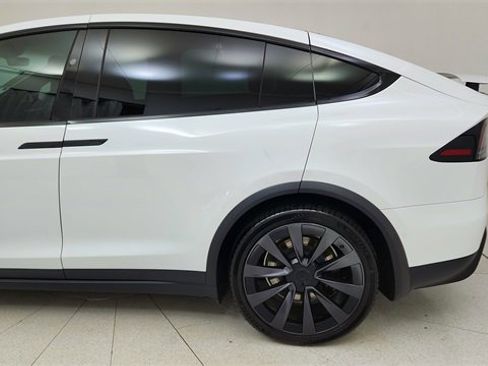 Used 2022 Tesla Model X image 10