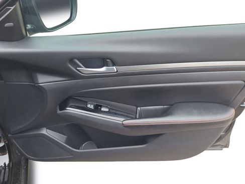 Used 2024 Nissan Altima 2.5 SR image 24