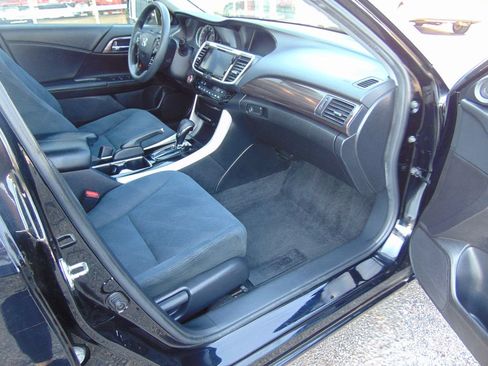 Used 2016 Honda Accord EX image 5