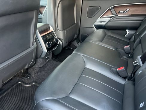 Used 2023 Land Rover Range Rover Long Wheelbase Autobiography image 13