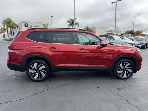 Used 2025 Volkswagen Atlas SE image 11