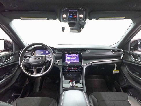 New 2025 Jeep Grand Cherokee Altitude image 6