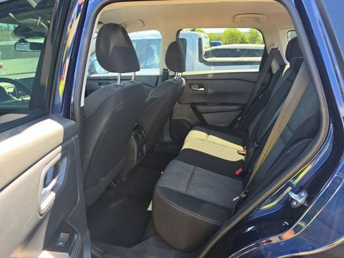 Used 2025 Nissan Rogue SV FWD image 14