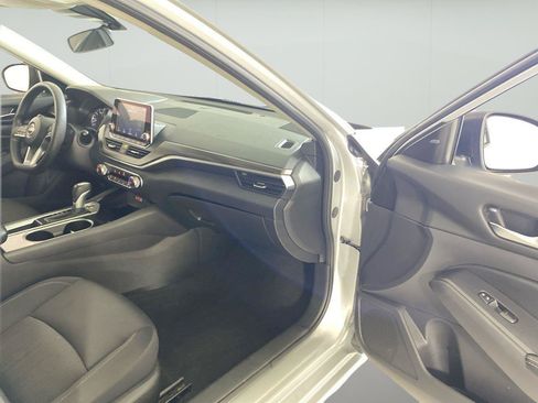 Used 2024 Nissan Altima 2.5 SV FWD image 21