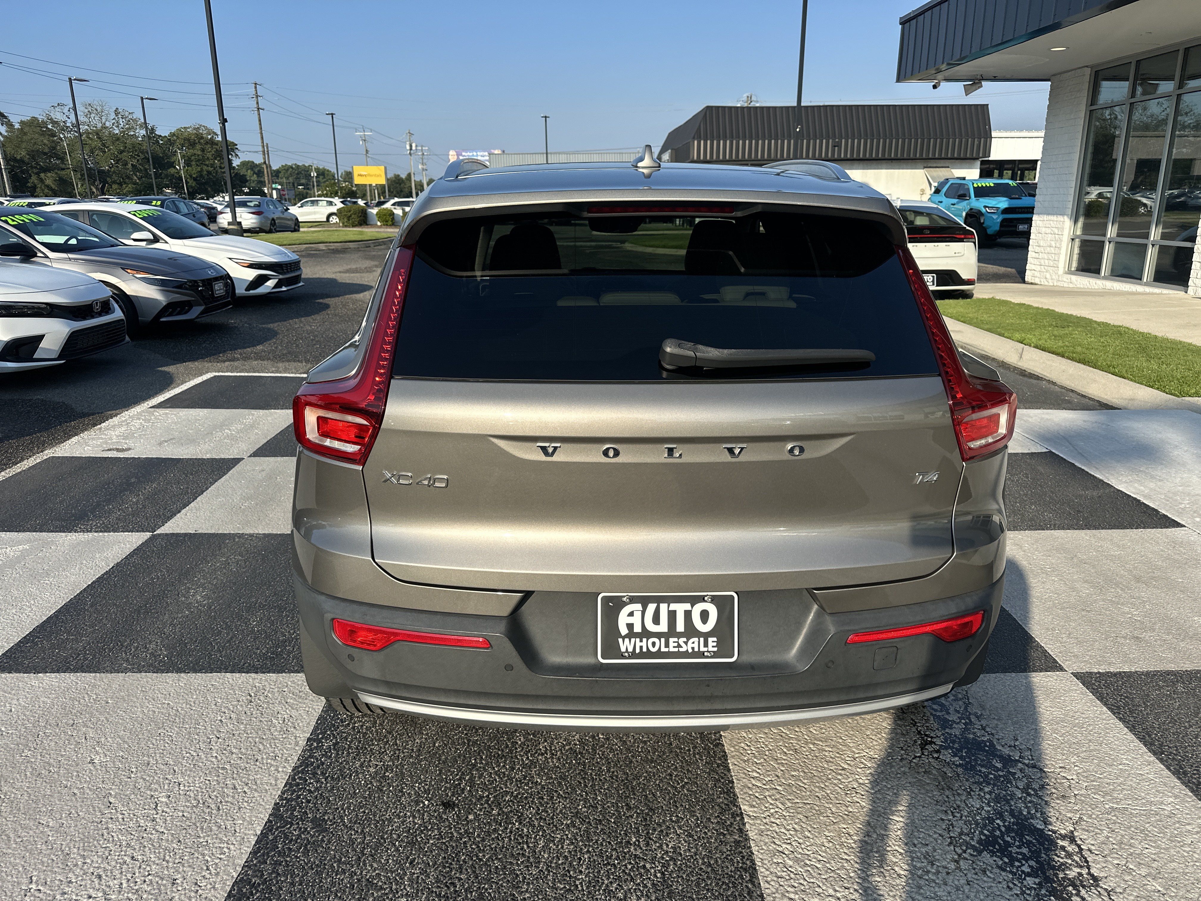 Used 2021 Volvo XC40 T4 Inscription w/ Advanced Package FWD image 4